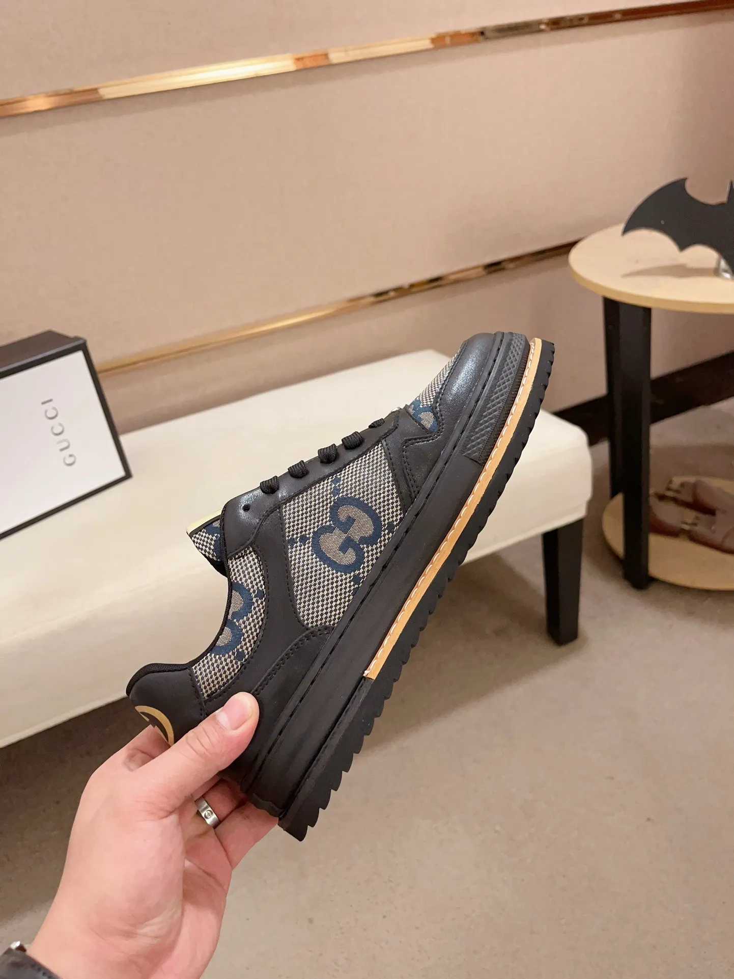 Men's shoes💰 420💰【gucci】Gucci men's latest series of casual shoes! The official website is built 1:1. The upper is made of imported high-quality cowhide, and the lining is made of high-quality sheepskin, which is soft and comfortable. Picky selection of materials and exquisite workmanship give you the best enjoyment. Number of yards: 38-44 yards. (Can be customized for 45 non-refundable)
